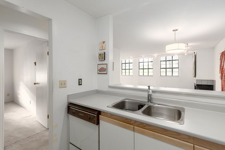 104 700 E Pender Street