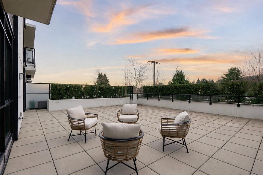 372 438 W King Edward Avenue