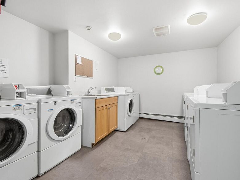 314 2416 W 3rd Avenue