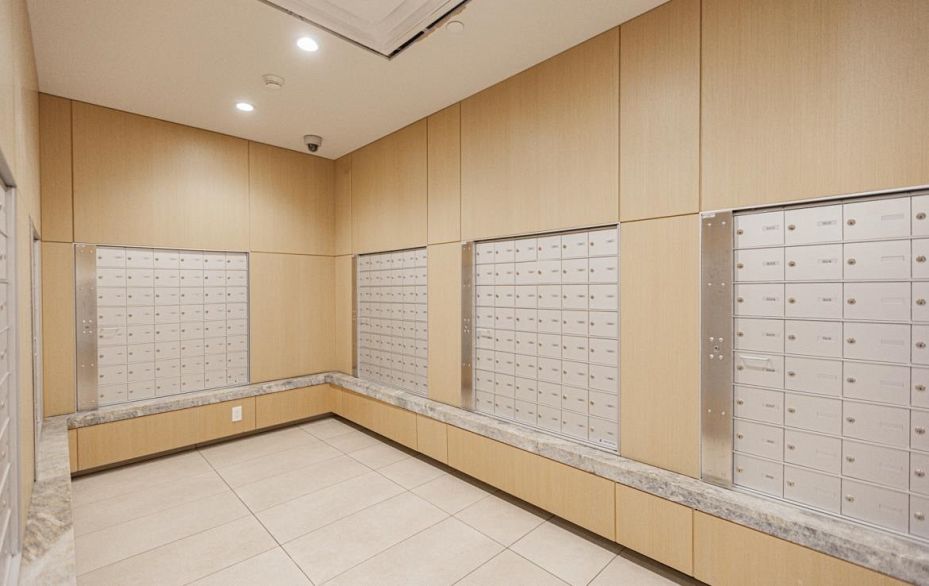 2907 8189 Cambie Street