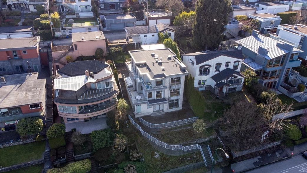 2856 W King Edward Avenue