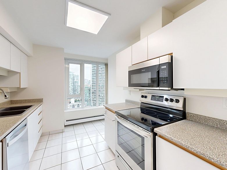 2004 1020 Harwood Street