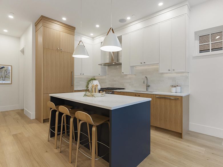 1 3919 W 18th Avenue