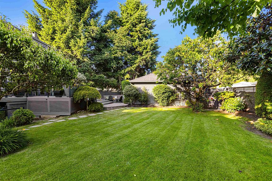 2318 Oliver Crescent