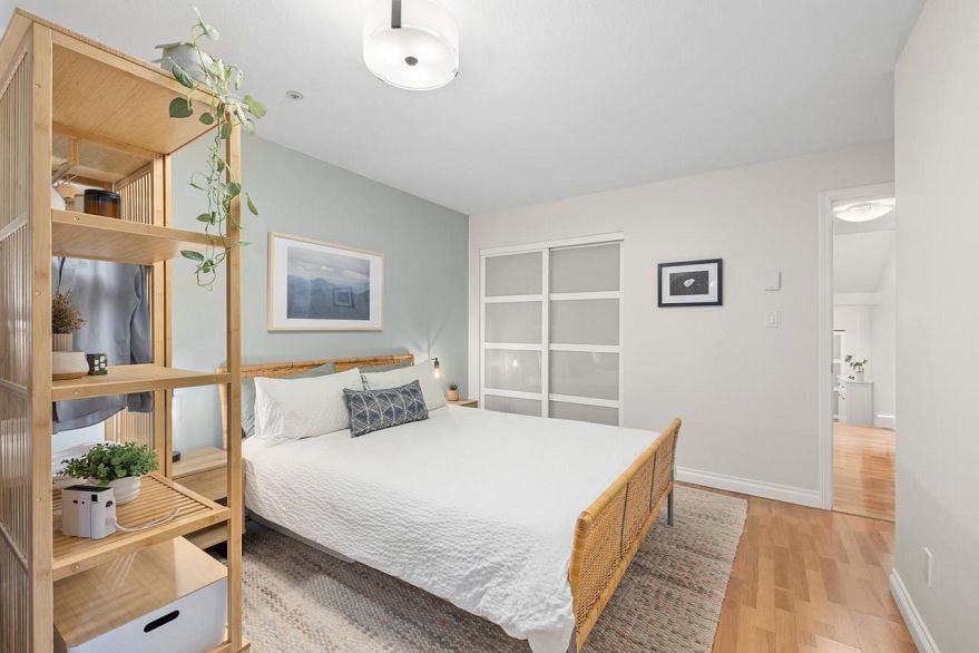 205 2212 Oxford Street