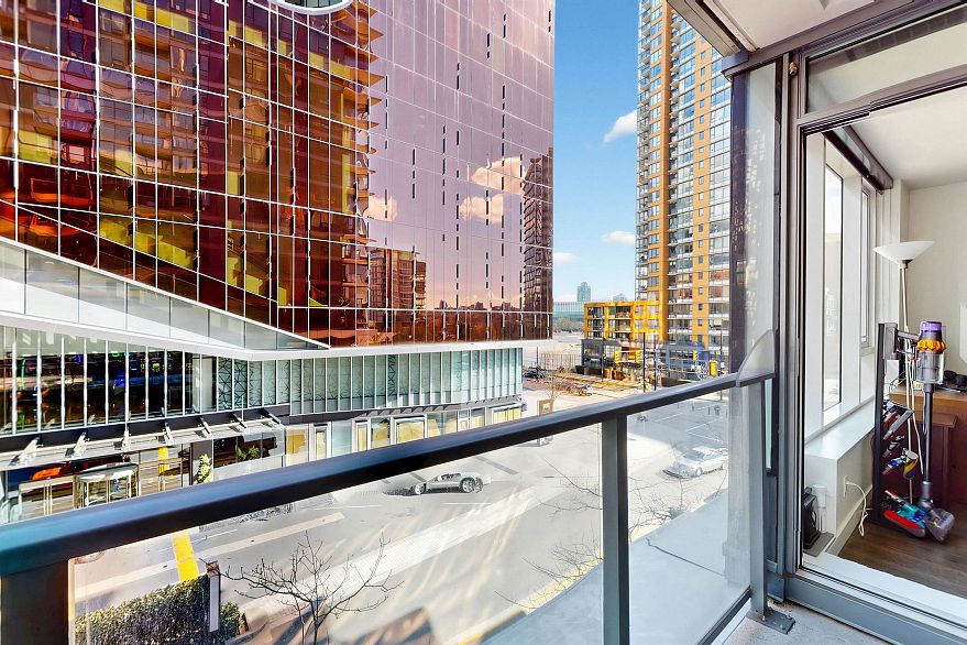 351 38 Smithe Street