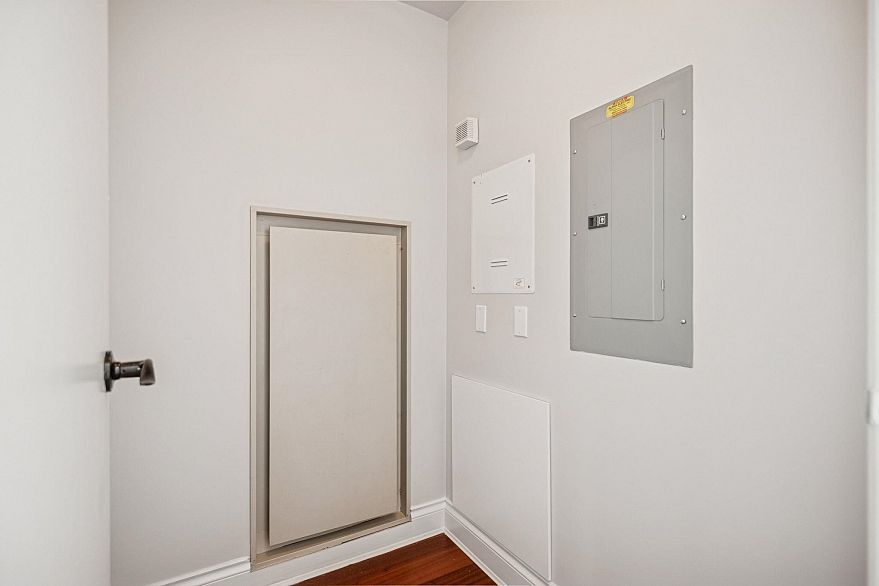 1903 1515 Homer Mews