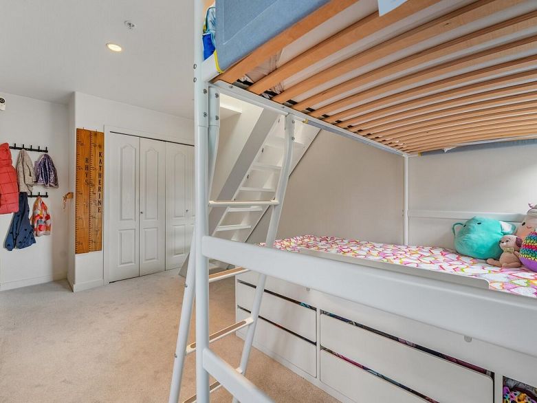 305 1915 E Georgia Street