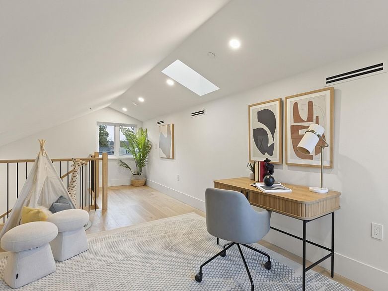 2 3919 W 18th Avenue