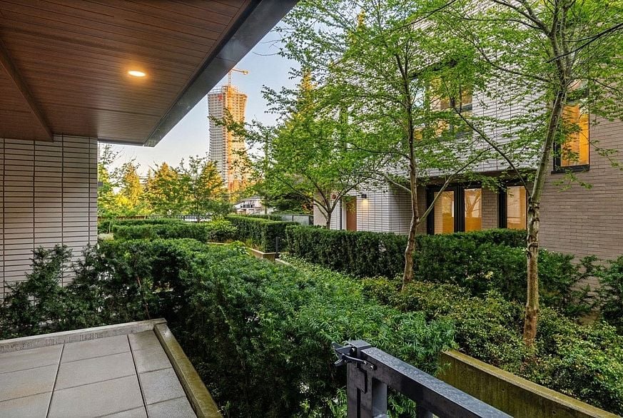 105 5383 Cambie Street