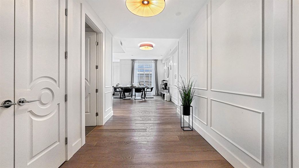 204 1009 Laurier Avenue