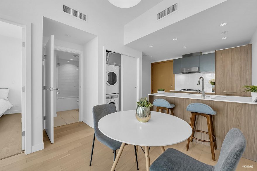 1707 4638 Gladstone Street