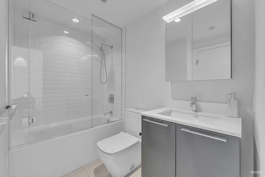 1707 4638 Gladstone Street