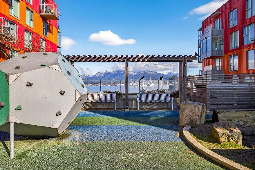 PH9 983 E Hastings Street