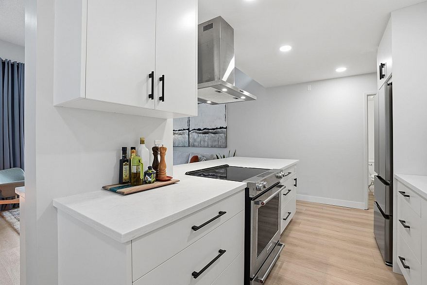 303 1516 Charles Street