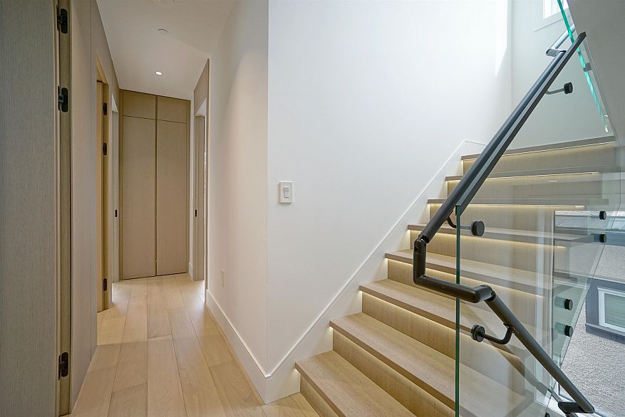 1 4634 W 15th Avenue