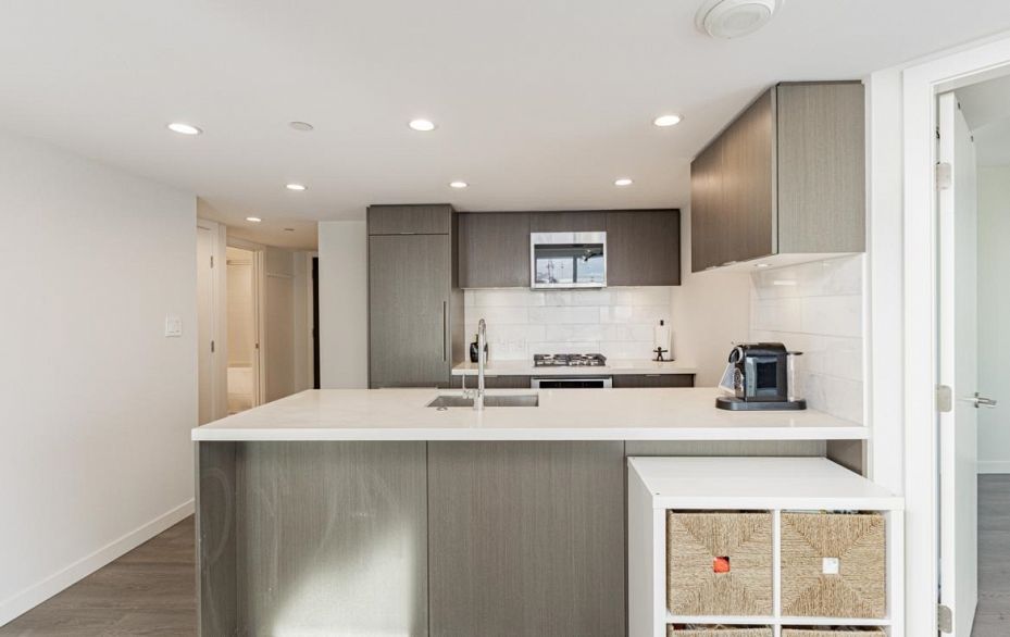 2907 8189 Cambie Street