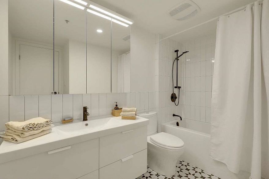 305 4868 Fraser Street