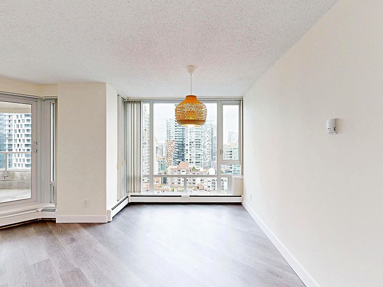 2004 1020 Harwood Street