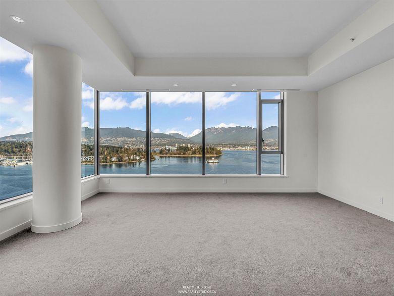 1301 277 Thurlow Street