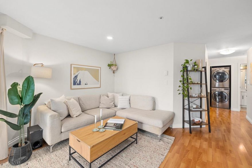 205 2212 Oxford Street