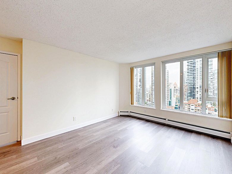 2004 1020 Harwood Street