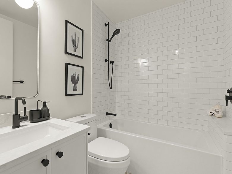 2 3919 W 18th Avenue