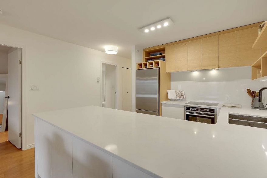 305 4868 Fraser Street