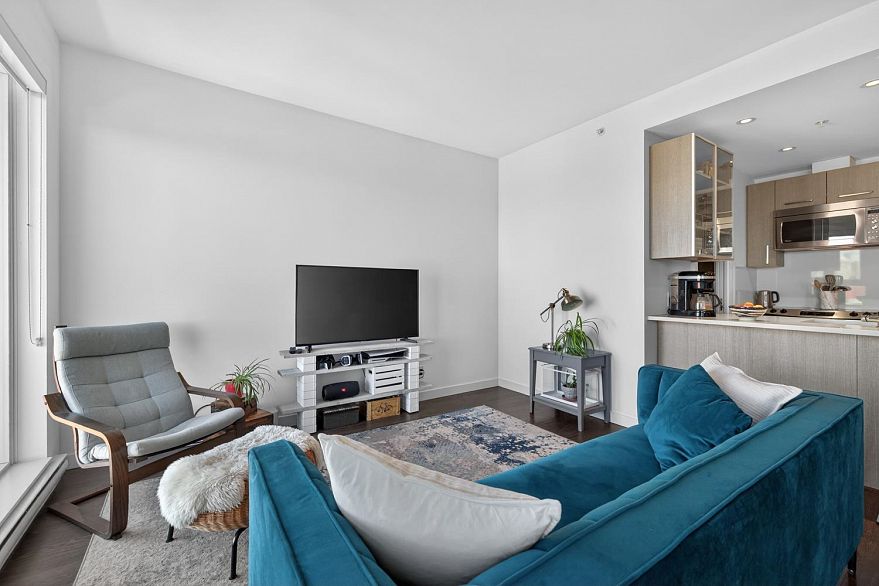 PH9 983 E Hastings Street