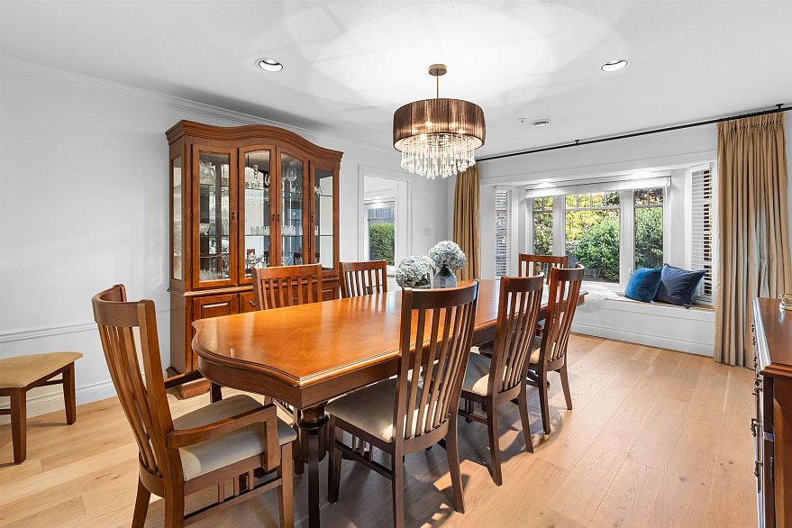 2318 Oliver Crescent