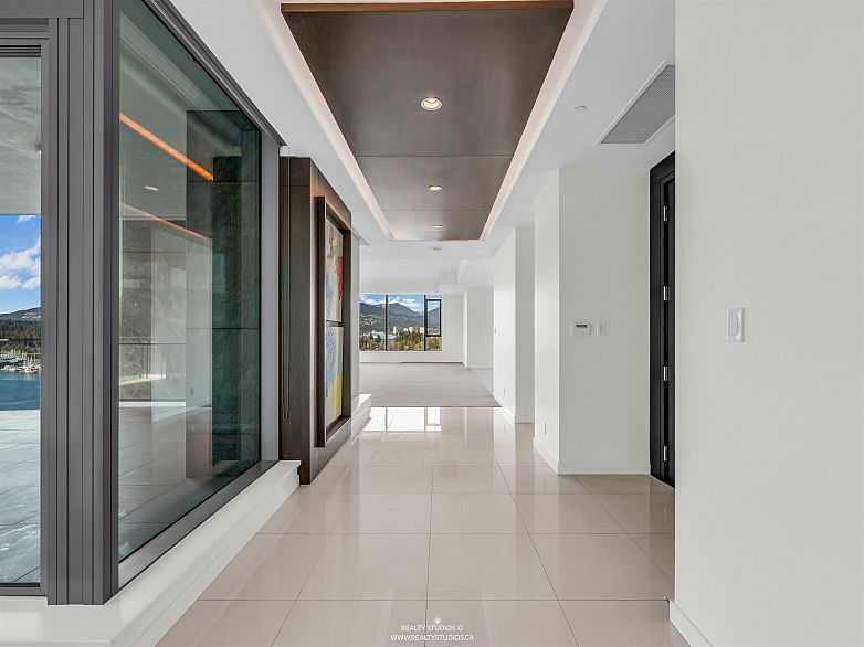 1301 277 Thurlow Street