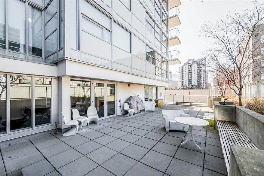 806 999 Seymour Street