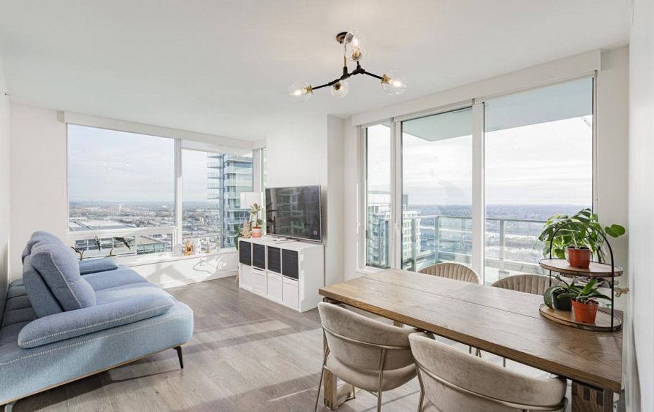 2907 8189 Cambie Street