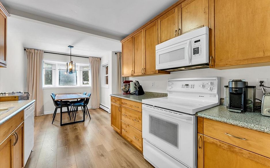 102 1935 W 1st Avenue