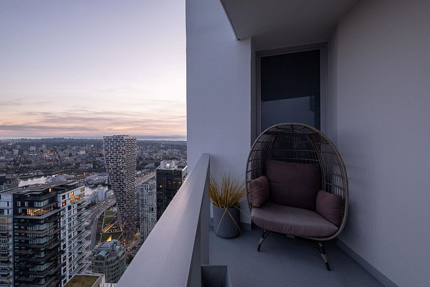 5205 1289 Hornby Street