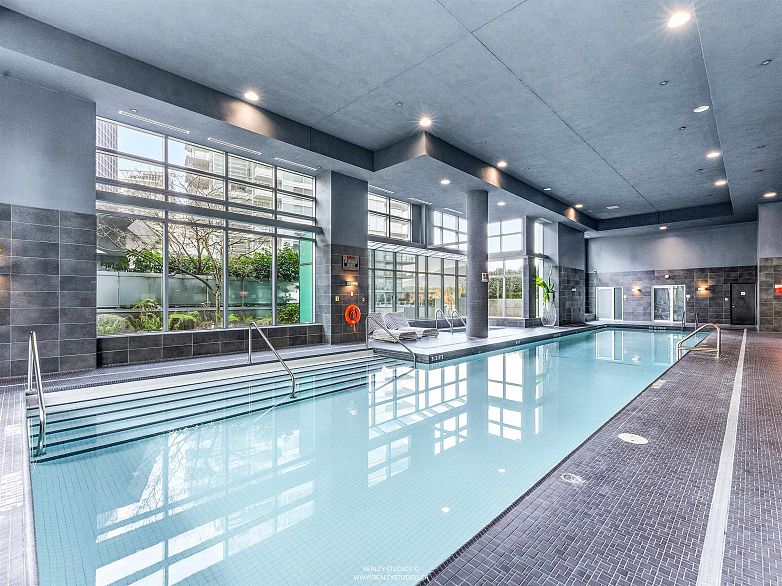 1301 277 Thurlow Street