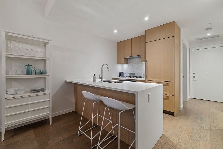 105 5383 Cambie Street