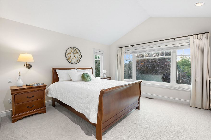 2318 Oliver Crescent