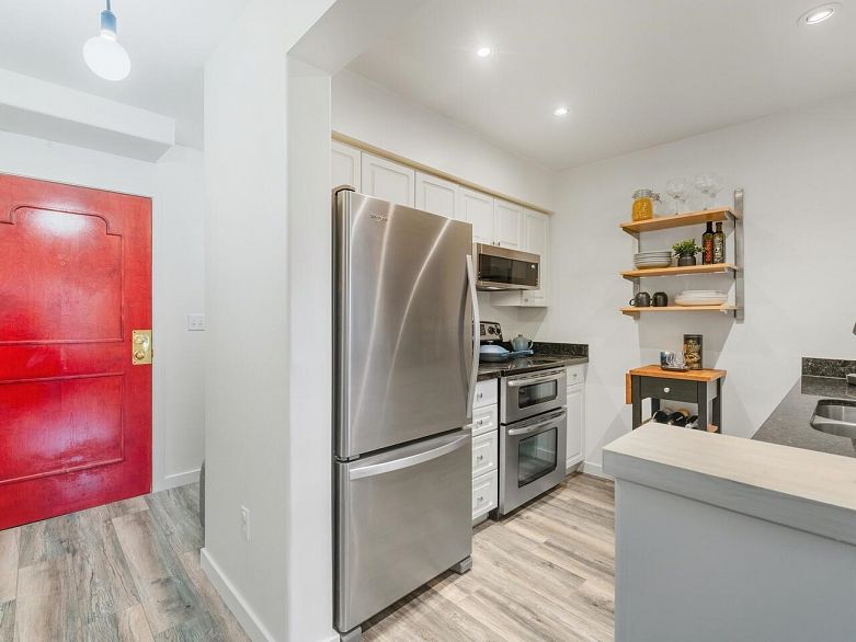 305 1915 E Georgia Street