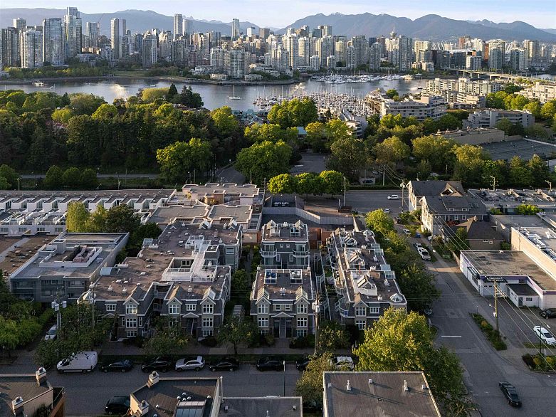 102 725 W 7th Avenue