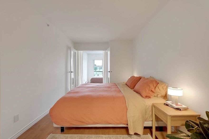 305 4868 Fraser Street