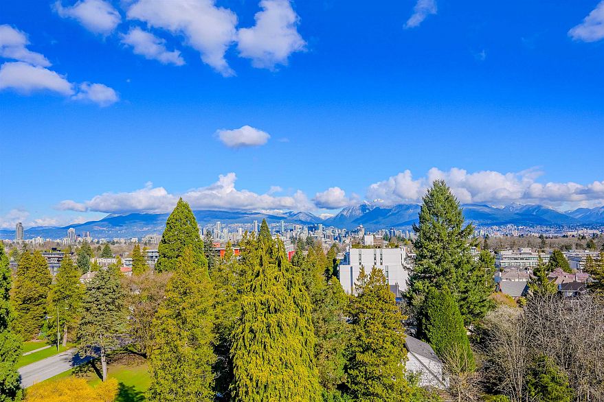 208 4408 Cambie Street