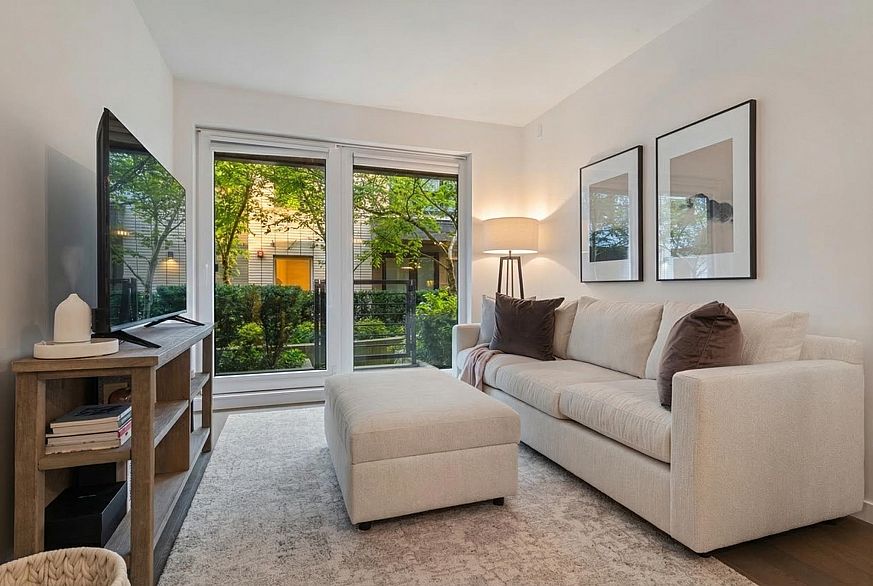 105 5383 Cambie Street