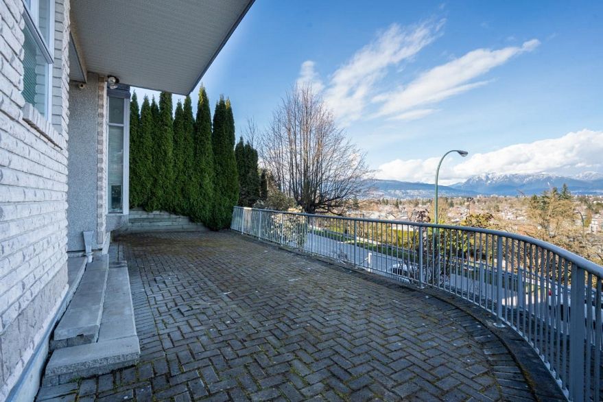 2856 W King Edward Avenue