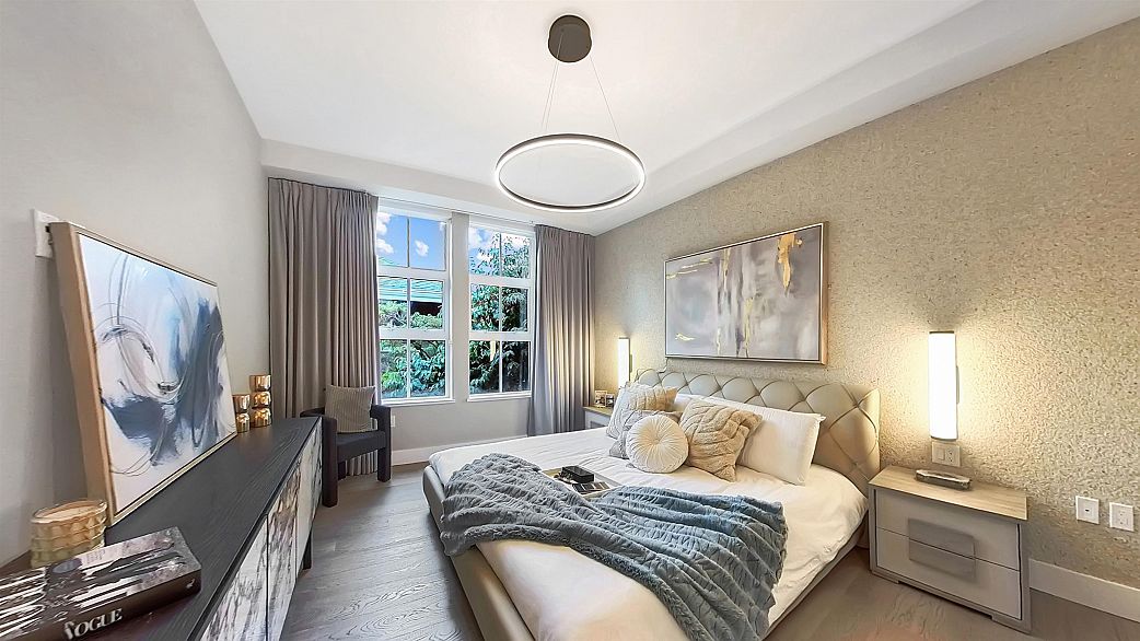 204 1009 Laurier Avenue