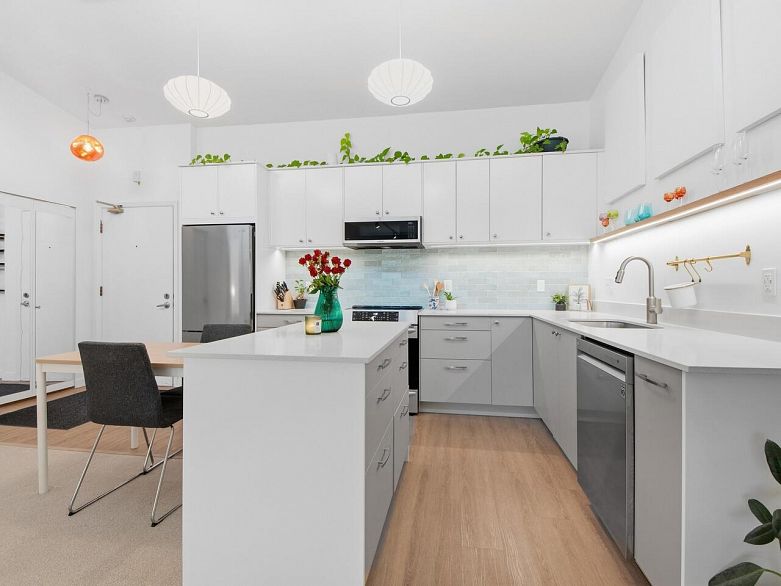 314 2416 W 3rd Avenue