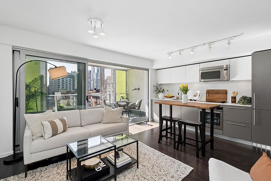 806 999 Seymour Street