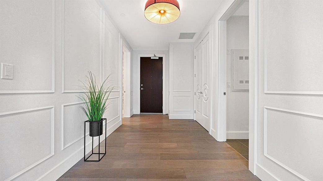 204 1009 Laurier Avenue