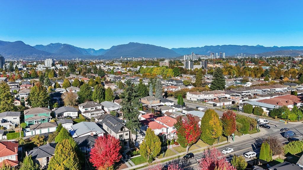 1 2447 E 41st Avenue