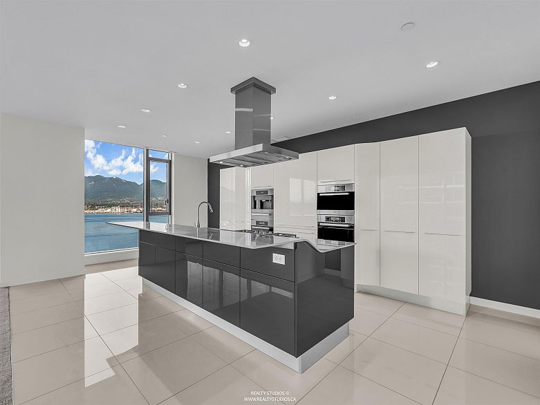 1301 277 Thurlow Street